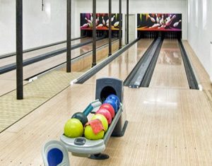 bowling 4 piste bowling 2 mese biliard Bar Sală evenimente